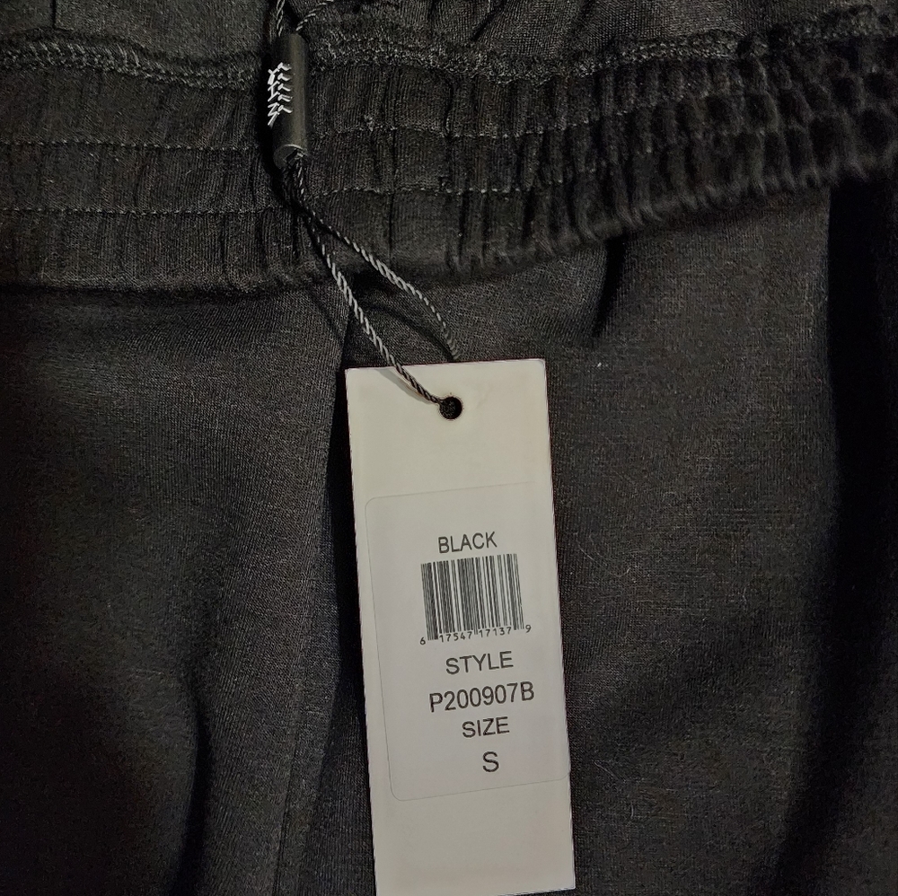 NWOT BLACK PANTS SIZE S WITH RUFFLE DETAIL ALONG THE SIDE. - Picture 3 of 6